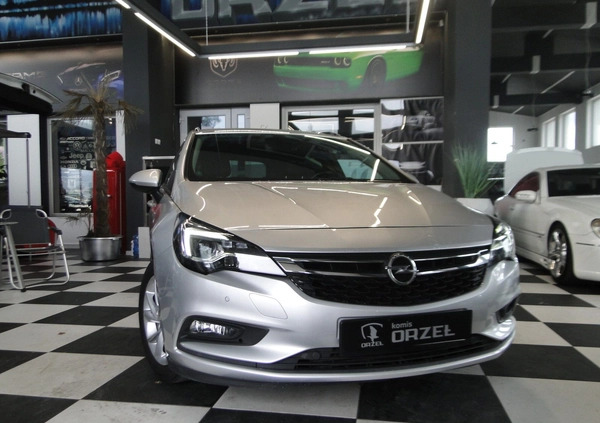 Opel Astra cena 46900 przebieg: 208938, rok produkcji 2017 z Trzemeszno małe 631